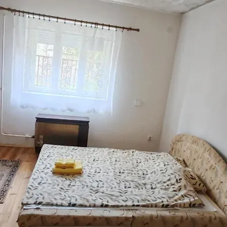 Rozsa Haz * Melykut