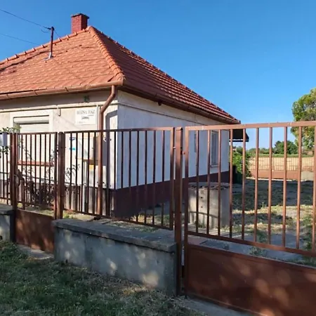 Rozsa Haz Apartmán *